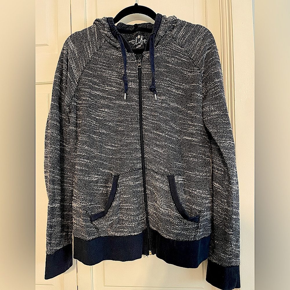 Hoodie, large, with zipper and pockets